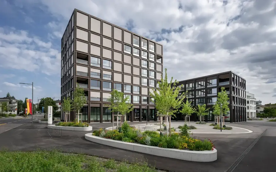 H54 A Foto Aussen Platz 03 Teaser